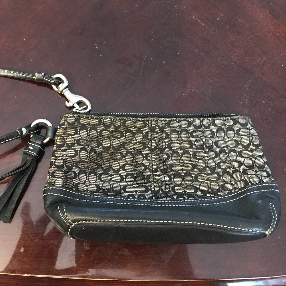 Coach Wristlet Black/Grey Medium Used Wallet